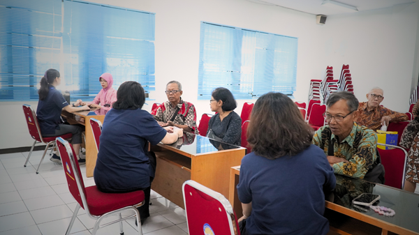 PEMERIKSAAN KESEHATAN DAN PENYULUHAN KESEHATAN UNTUK PURNAKARYAWAN DALAM RANGKA PERAYAAN DIES NATALIS UAJY KE-60 Image